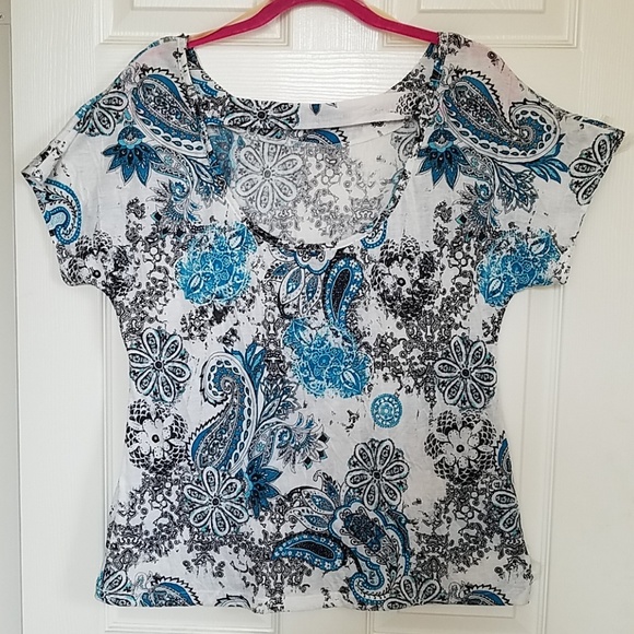 Cute paisley top - Picture 5 of 6